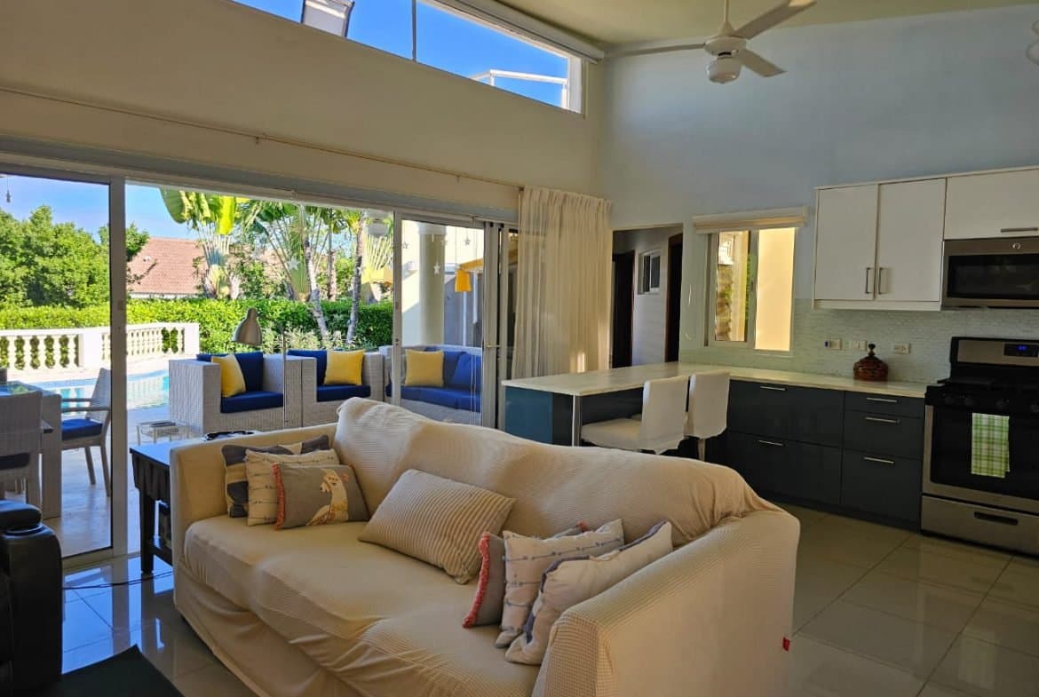 Casa Linda Tropical Retreat: 3BR Main Villa + Independent Guesthouse