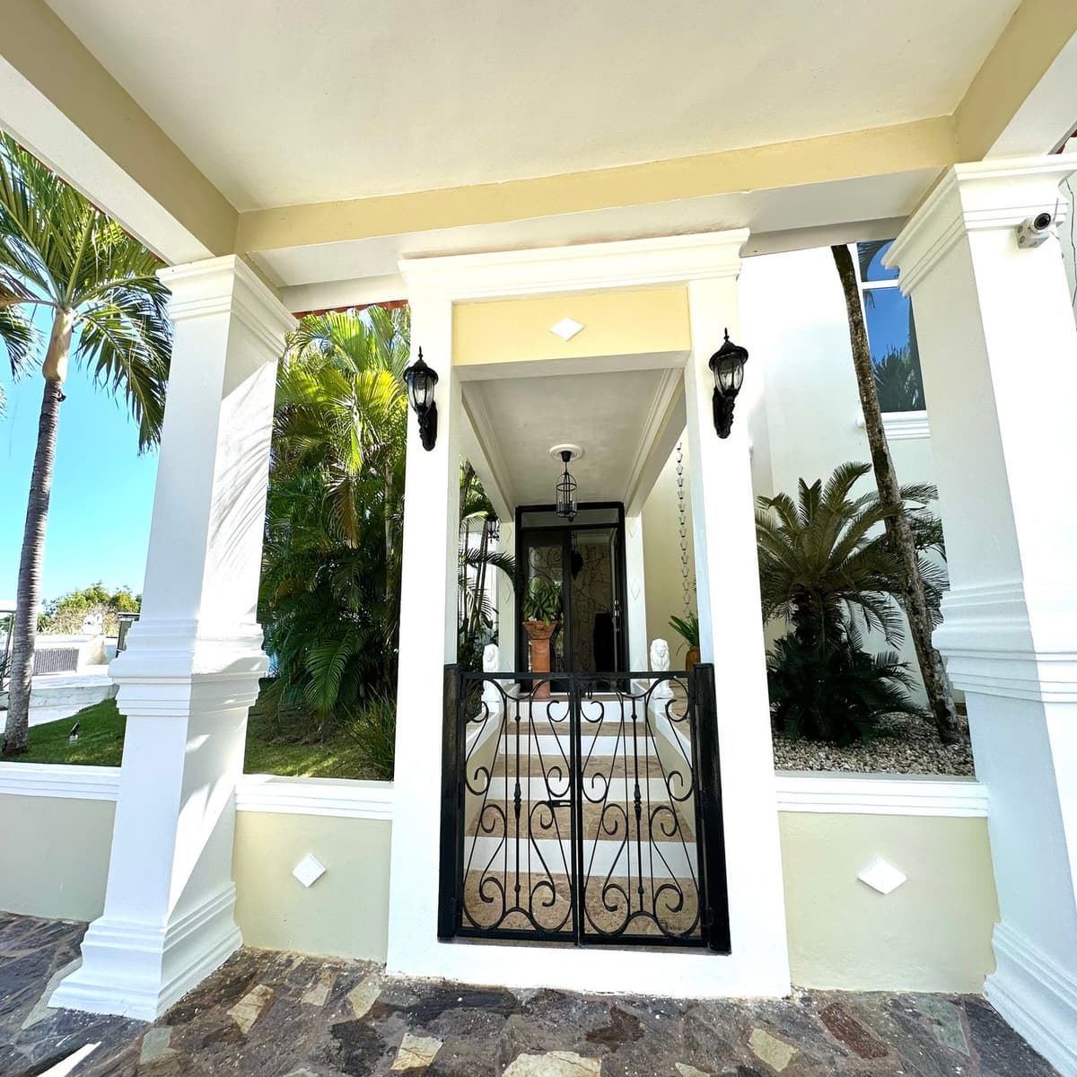 Unique private mansion where luxury harmonizes with nature for sale Sosúa - Image 2