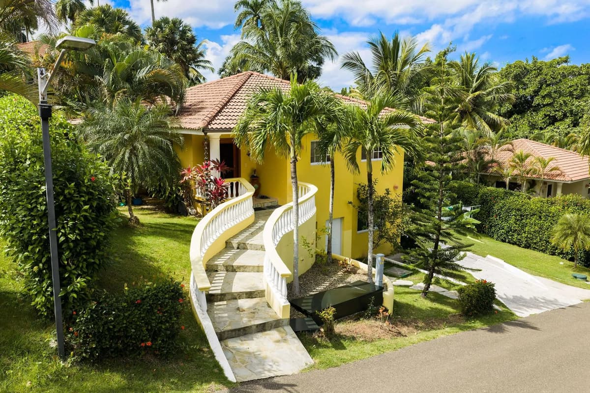 Charming Two-Level Villa with a Separate Apartment - Image 4
