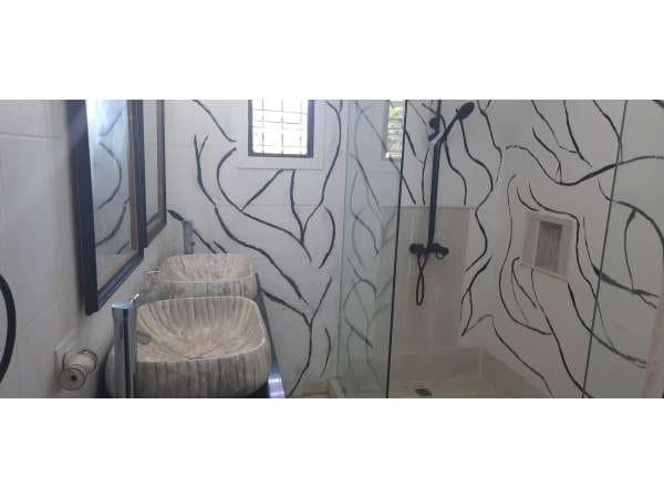 New Price On Newly Renovated 2-bedroom 3.5 Bath Villa - Image 3