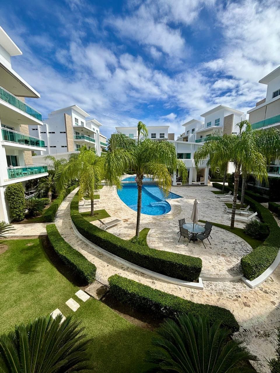 Mia Hermosa – Tropical Luxury, Minutes to the Beach - Image 4