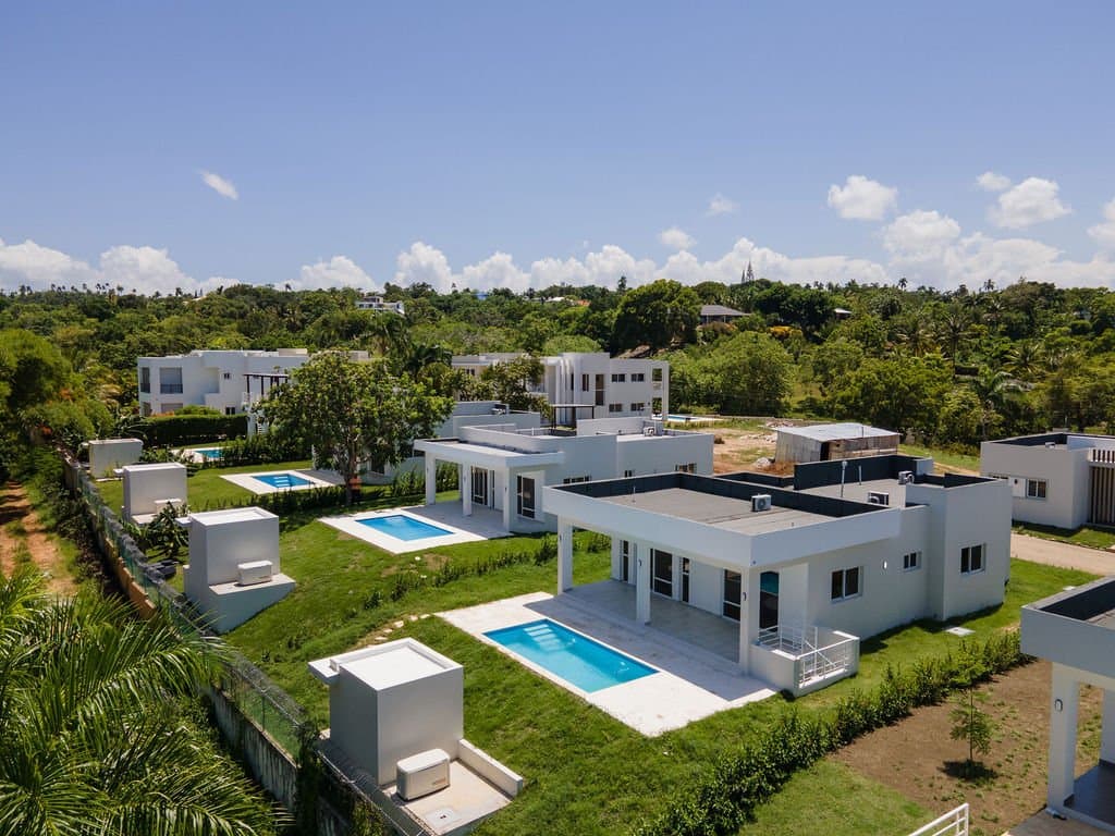 Tropical 3-Bedroom Oasis: Private Pool Villa for Sale in Sosua - Image 3