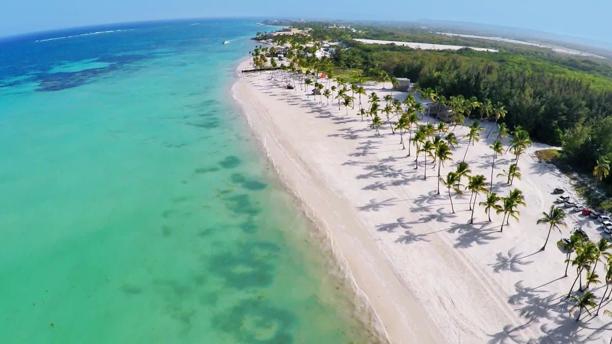Turnkey 3-Bedroom Condo with Private Pool & Golf Views in Cap Cana - Image 2