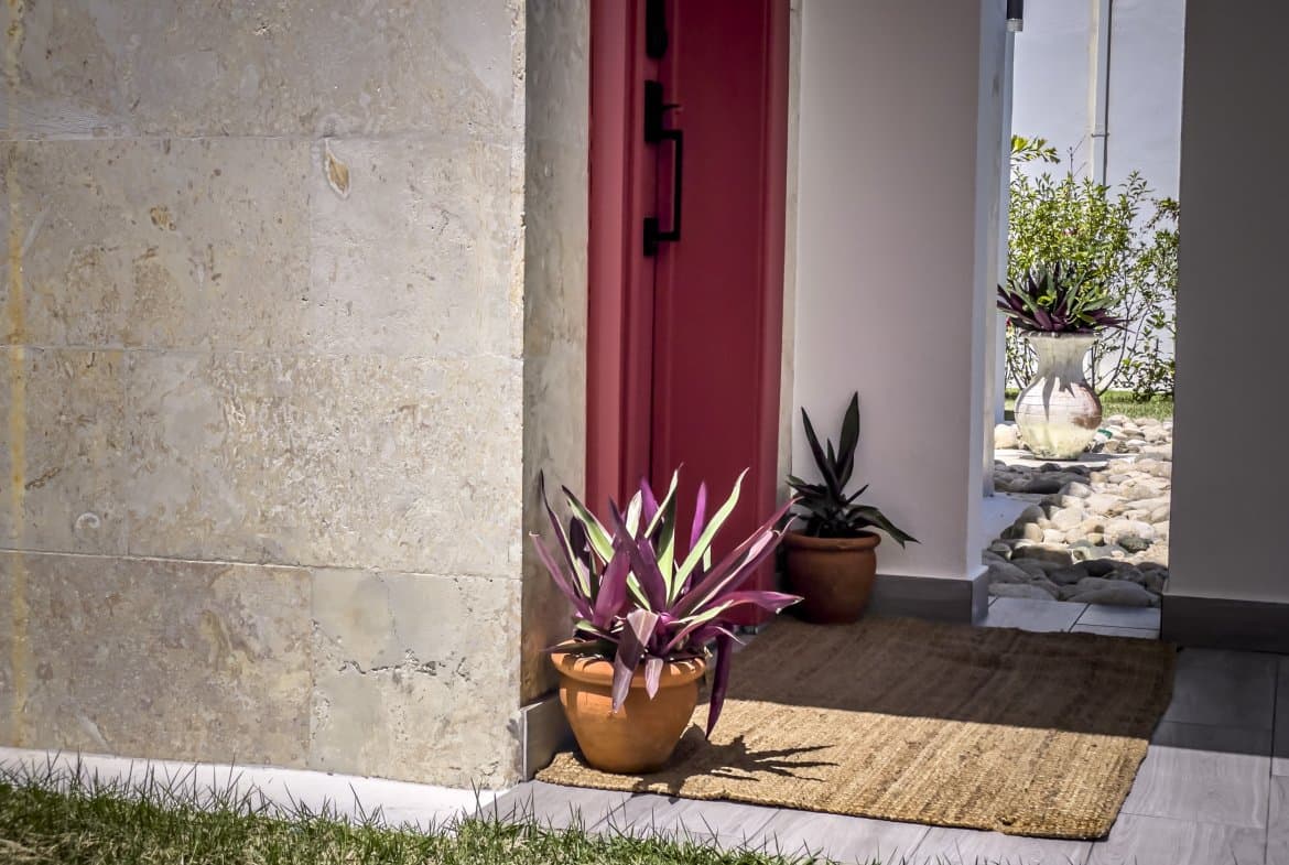 Fantastic Opportunity! 2 Bedroom Villa For Sale In SOV - Image 2