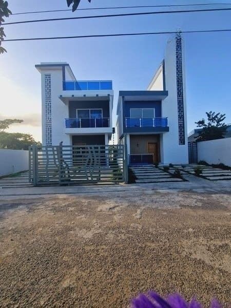 1449 - CASA EN EL DORAL, PTO. PTA.