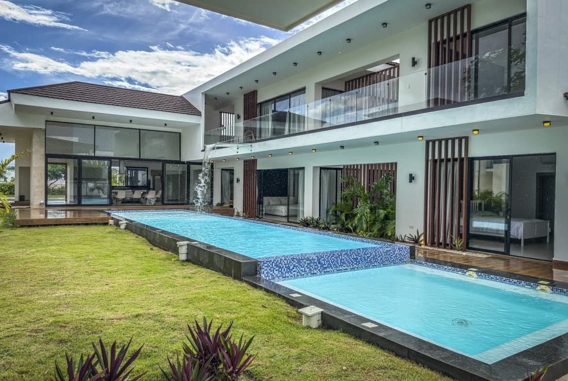Luxury 5-Bed SOV Villa for Sale w/ 2 Private Jacuzzis