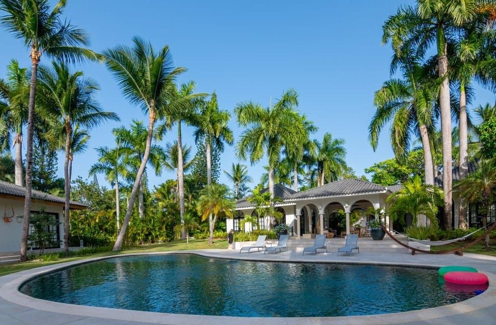 Stunning Villa Sunset For Sale in Prestigious Community - Image 1
