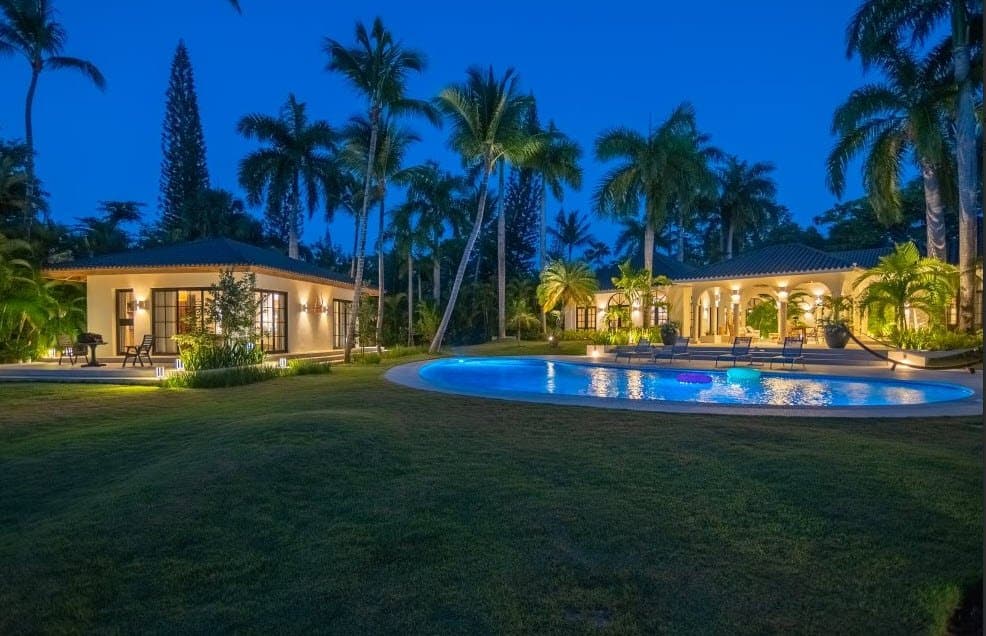 Stunning Villa Sunset For Sale in Prestigious Community - Image 2