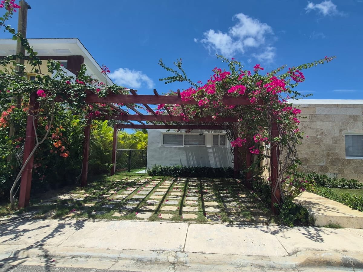 Oasis del Lago modern and spacious 3 BR Villa on two levels – Vista Cana - Image 2