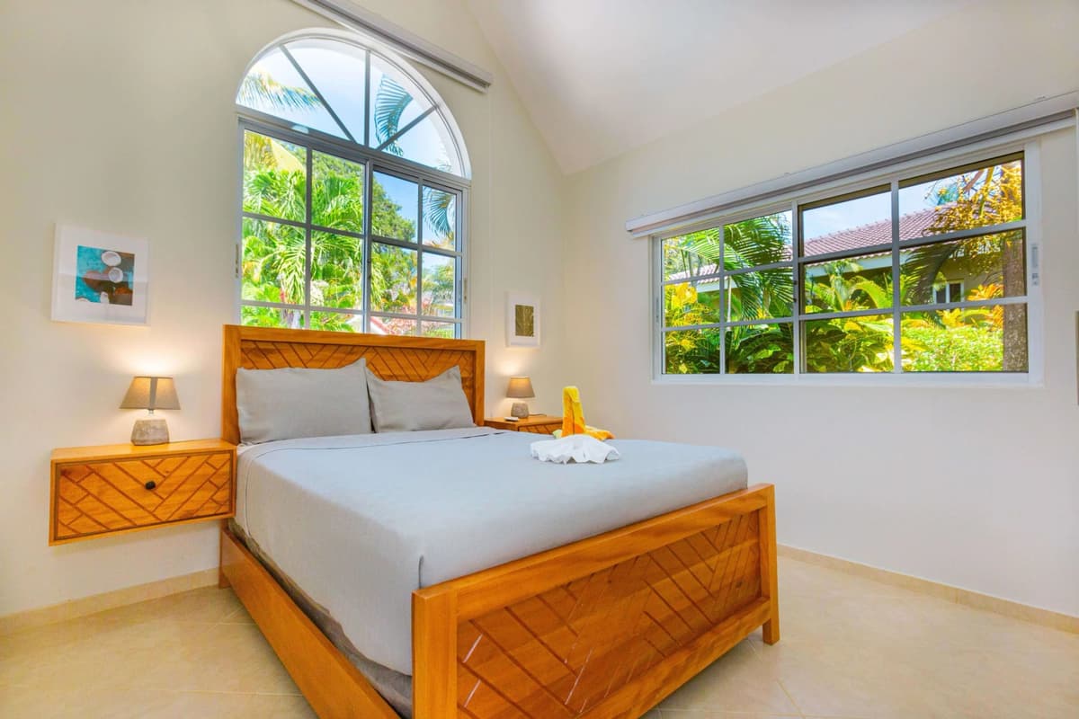 Newly Renovated 3-Bedroom Villa with Private Pool - Image 5