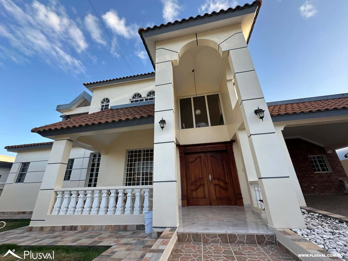 SE VENDE ESPECTACULAR CASA DE DOS NIVELES