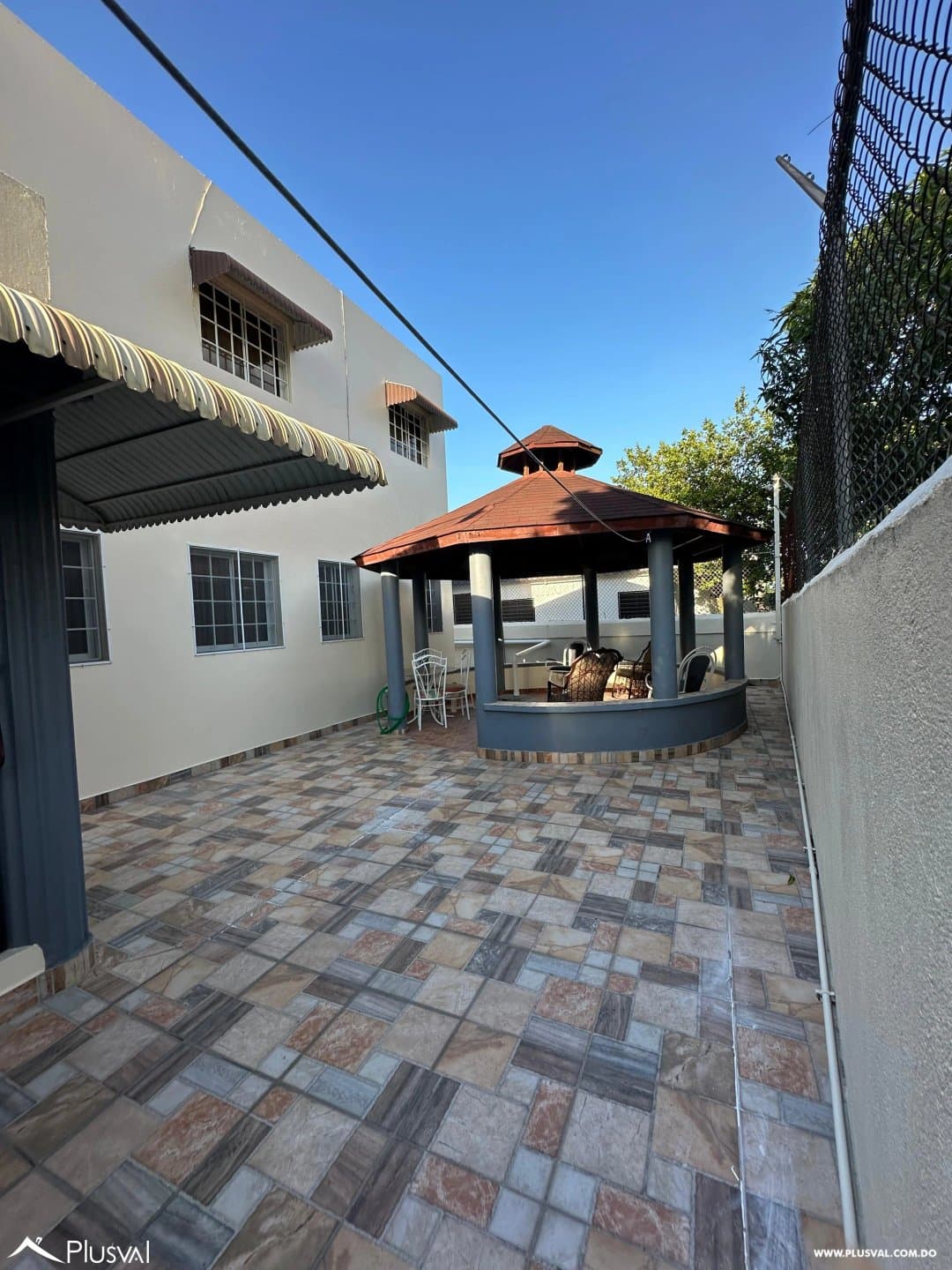 SE VENDE ESPECTACULAR CASA DE DOS NIVELES - Image 2