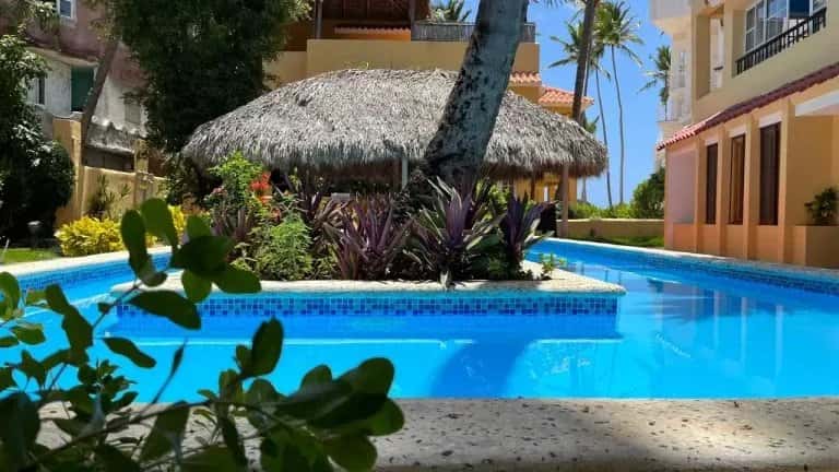 Florisel tropical 2 BR beach side condo move-in ready - Los Corales