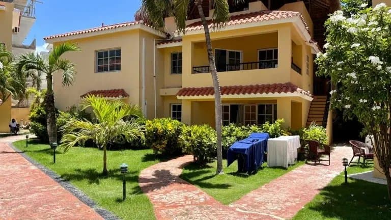 Florisel tropical 2 BR beach side condo move-in ready - Los Corales - Image 2