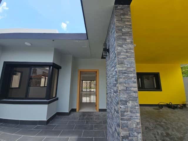 El Ejecutivo new 3 BR villa on one level with picuzzy, move-in ready - El Ejecutivo