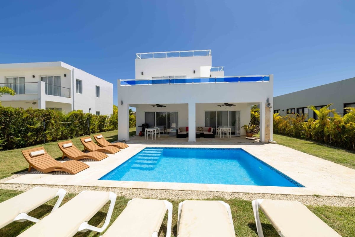 Fully Furnished 3-Bedroom Villa with Rooftop Terrace SOV - Image 2
