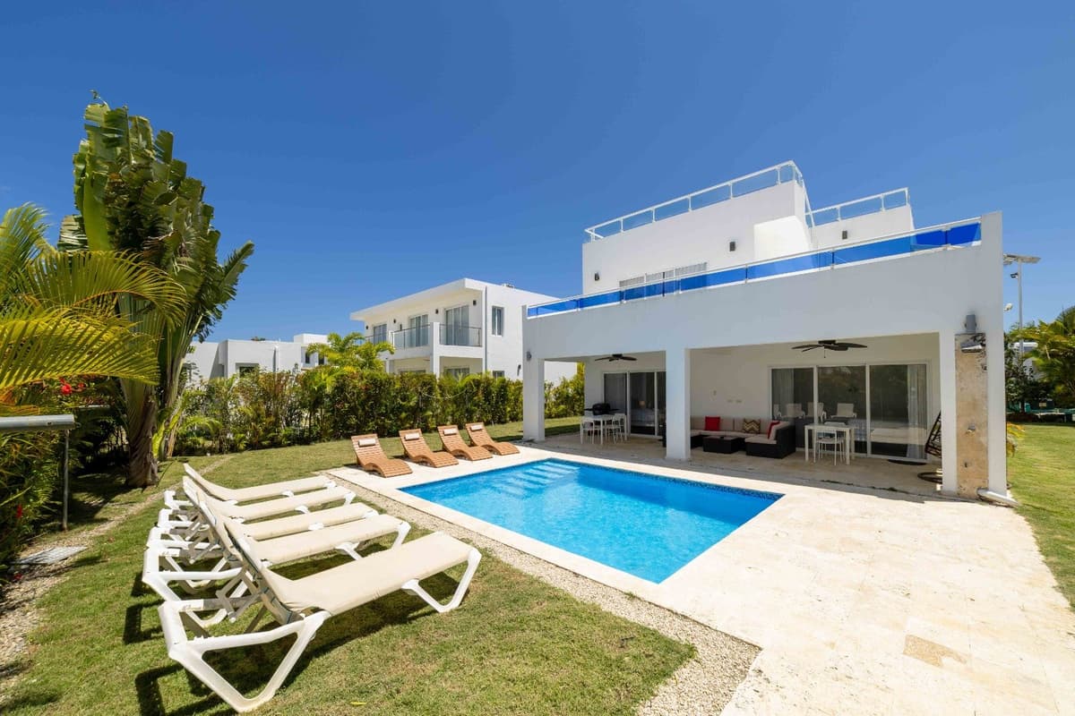 Fully Furnished 3-Bedroom Villa with Rooftop Terrace SOV - Image 1