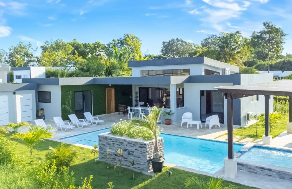 For Sale in Casa Linda Beautiful Villa SUNSEEKER | BuyDRProperty