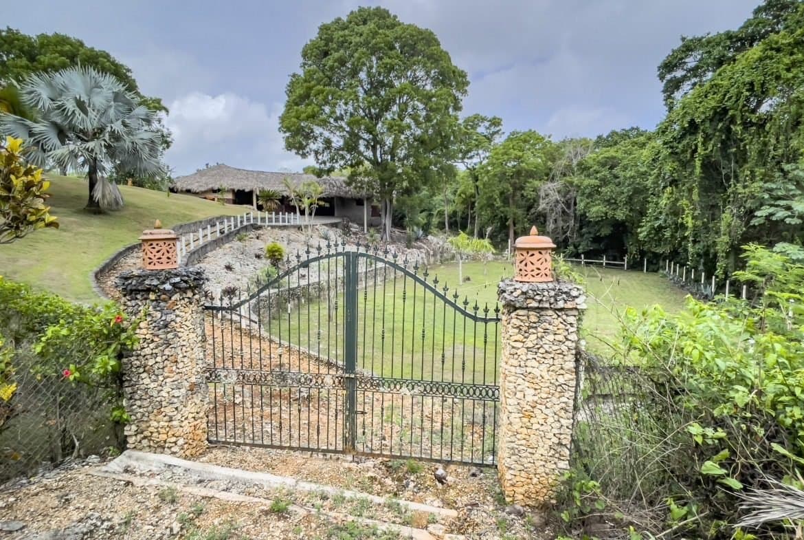 Unique Property for Sale in Sosua | Private Caves & Remodel Project - Image 3