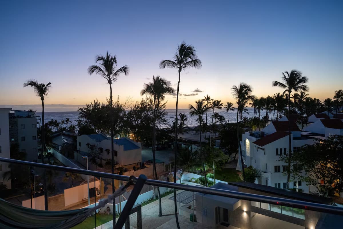 Beachside Bliss – Ocean View Condo, Los Corales Beach - Image 3