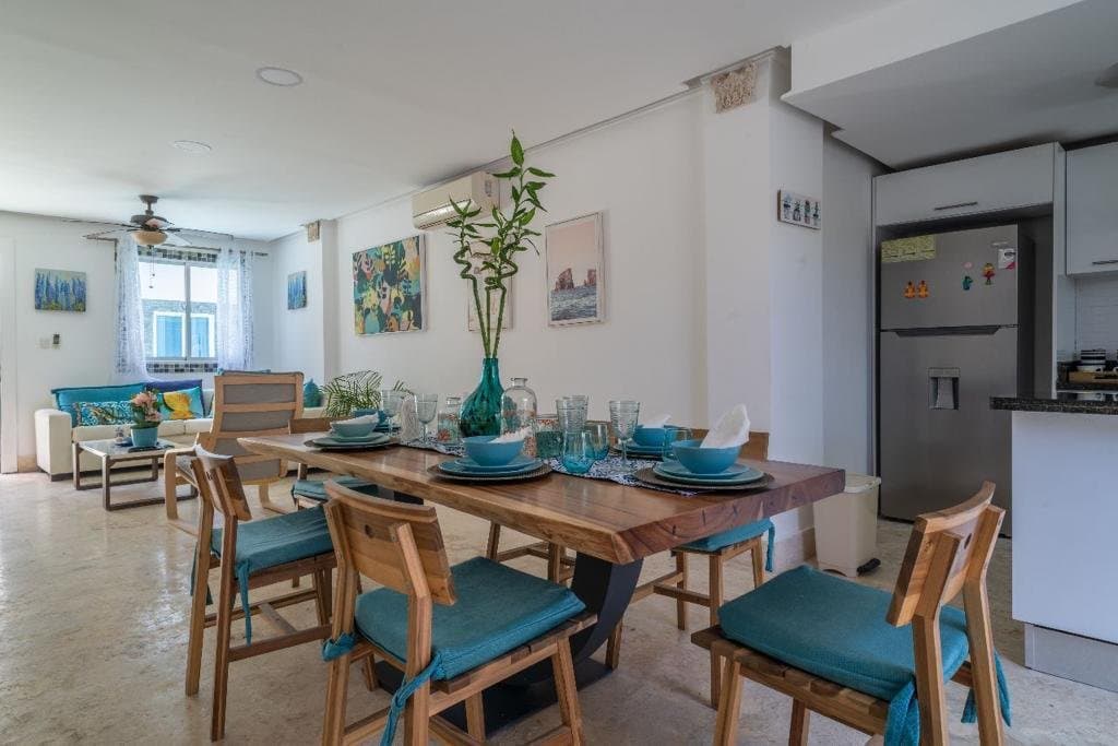 Spacious 4 BR townhouse, move-in or rental ready, just minutes walking to the beach – Los Corales - Image 2