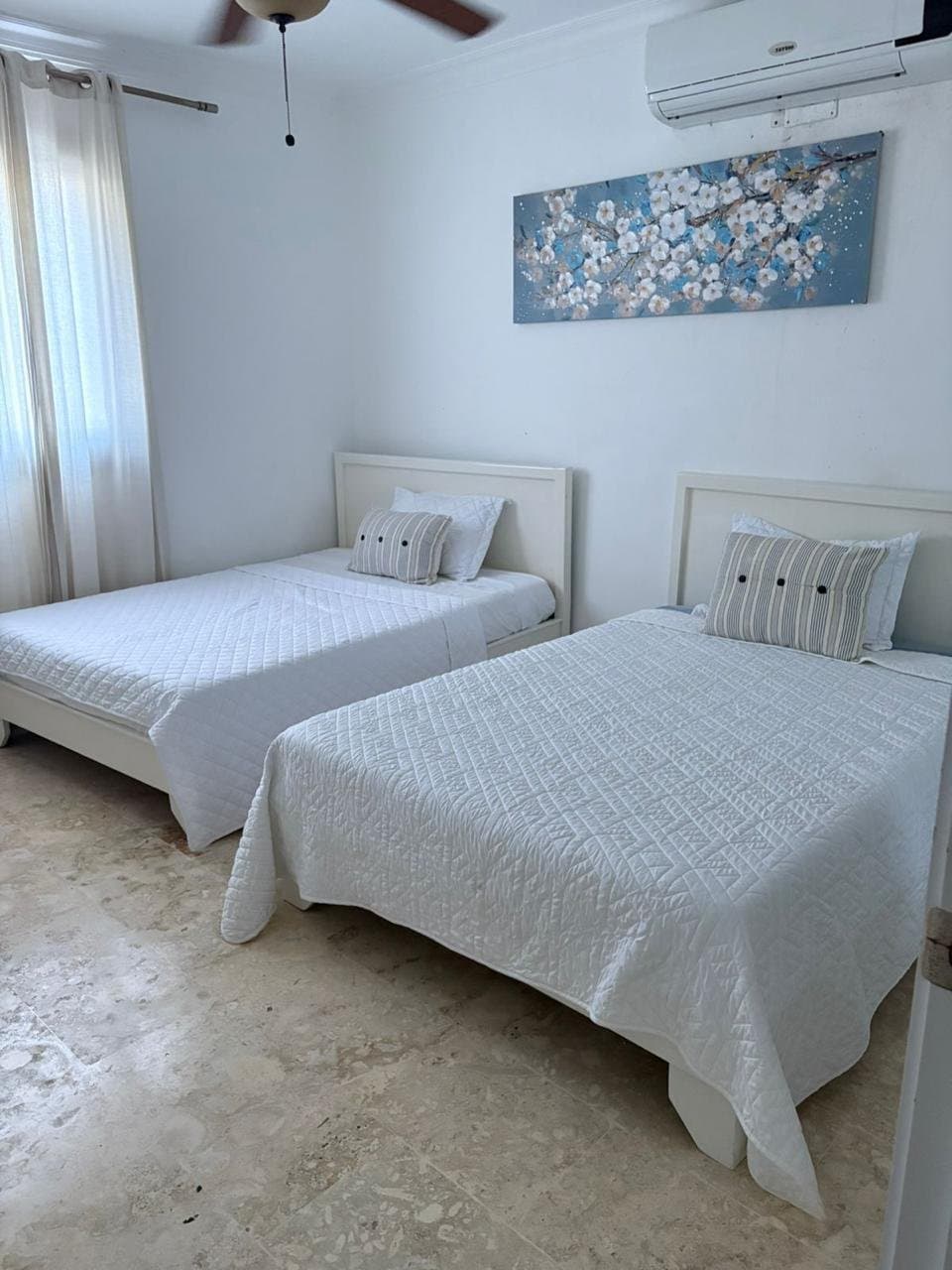 Spacious 4 BR townhouse, move-in or rental ready, just minutes walking to the beach – Los Corales - Image 4