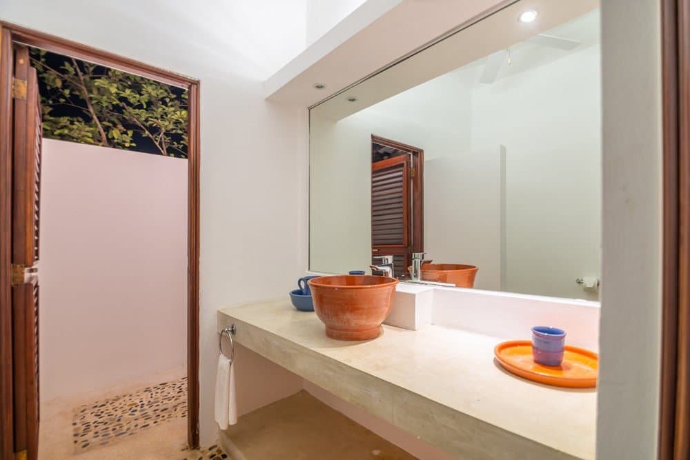 Your Villa LUNA Oceanfront Escape: Beautiful 4 Bedroom For Sale - Image 3