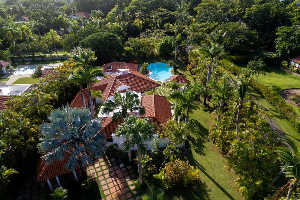 Your Villa LUNA Oceanfront Escape: Beautiful 4 Bedroom For Sale - Image 2