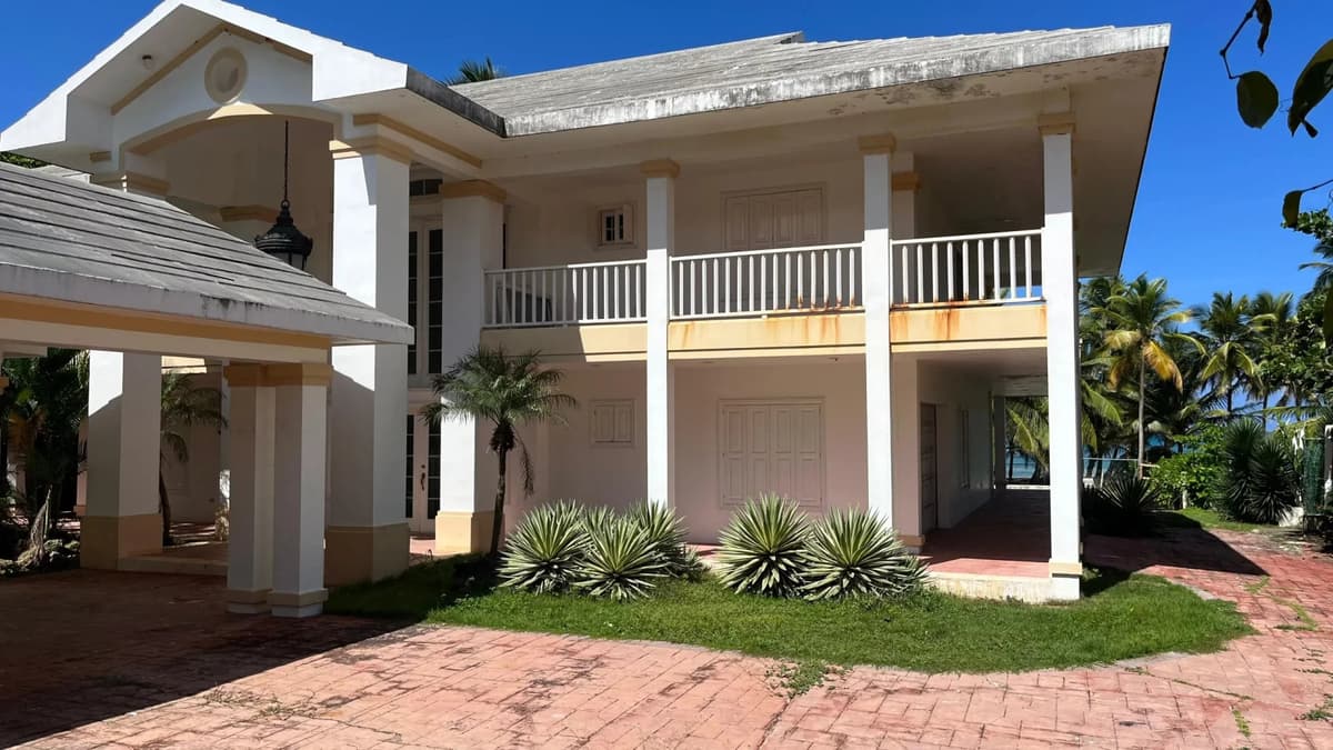 Shore Palace extravagant 8 BR beach front villa - Uvero Alto - Image 3