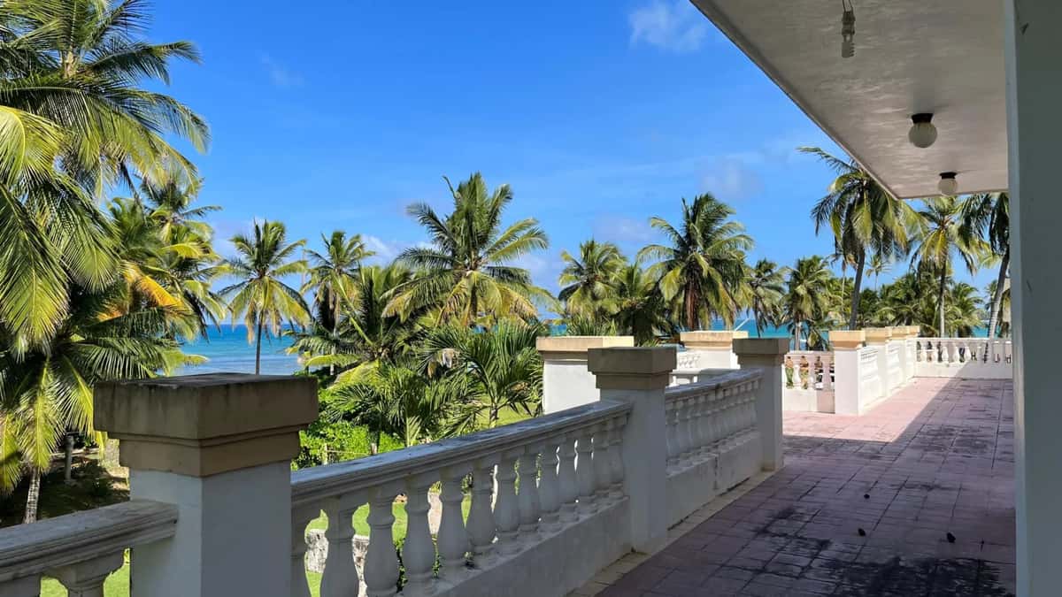 Shore Palace extravagant 8 BR beach front villa - Uvero Alto
