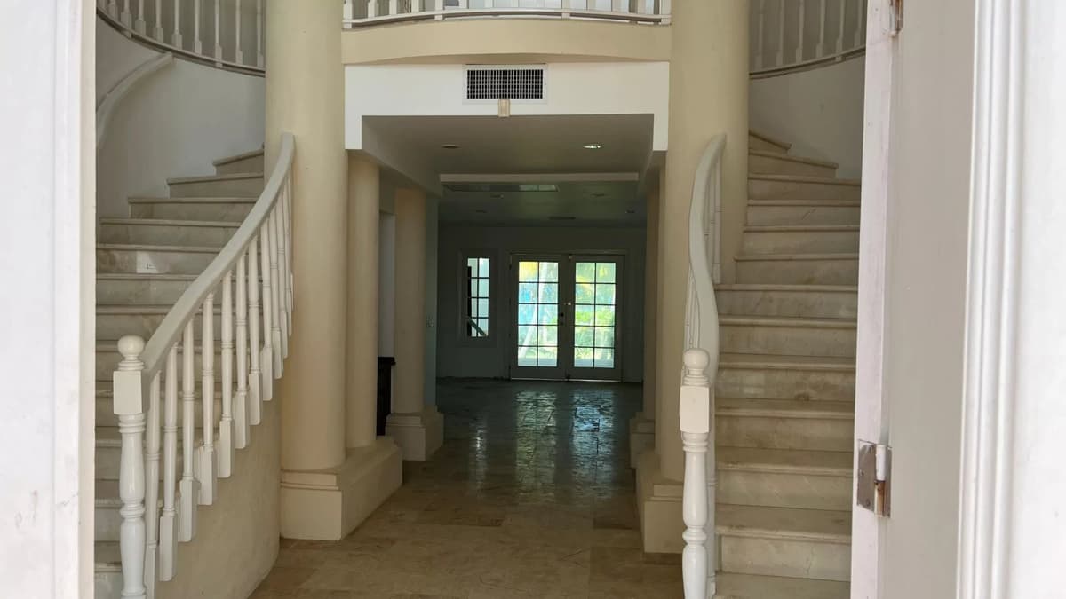 Shore Palace extravagant 8 BR beach front villa - Uvero Alto - Image 4