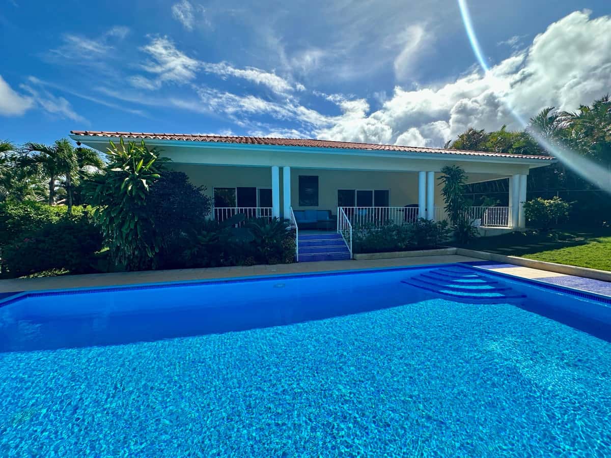 Casa Linda Phase 3-6 – Spacious 4-bedroom villa for sale
