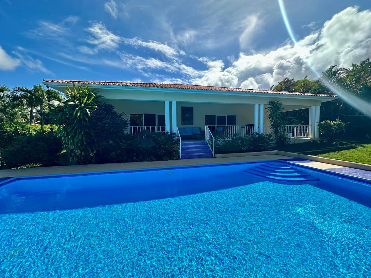 Casa Linda Phase 3-6 – Spacious 4-bedroom villa for sale - Image 1