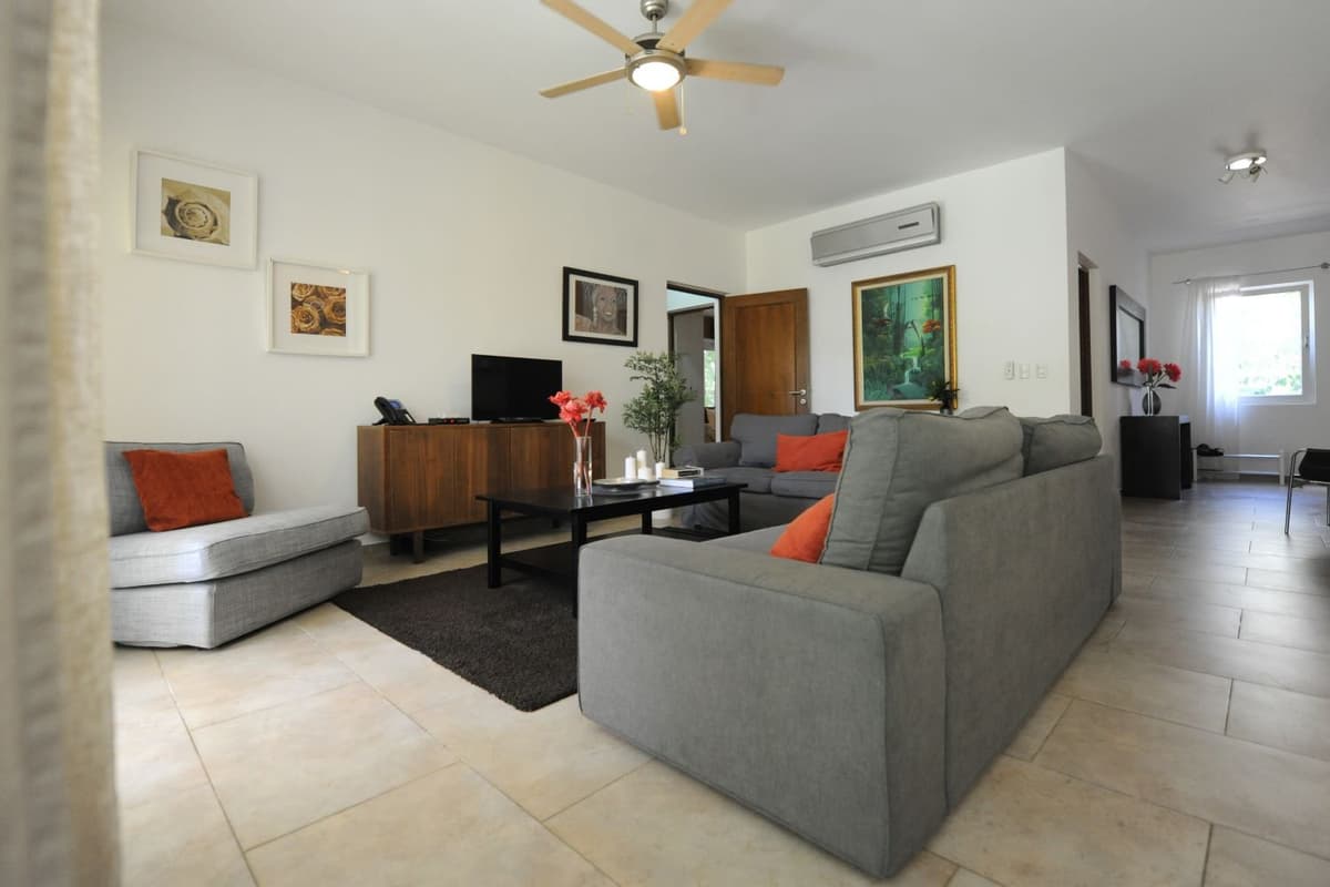 Infinti Blu 2 Bedroom Garden Condo For Sale - Image 4