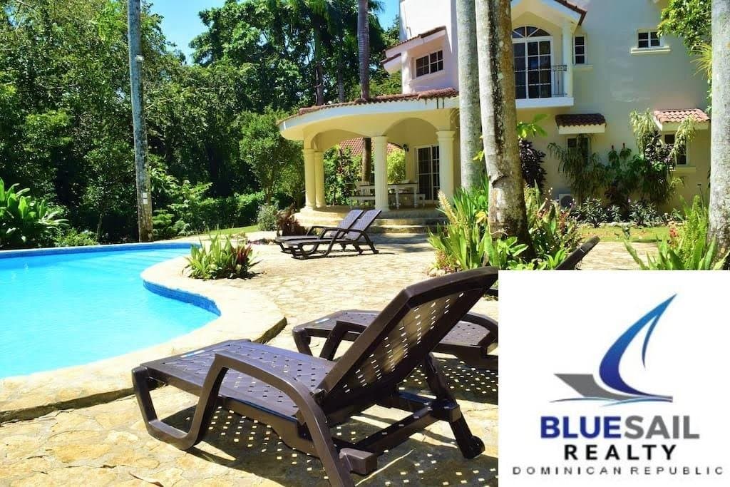 4 BEDROOM VILLA FOR SALE. WALK TO THE BEACH! - Image 2