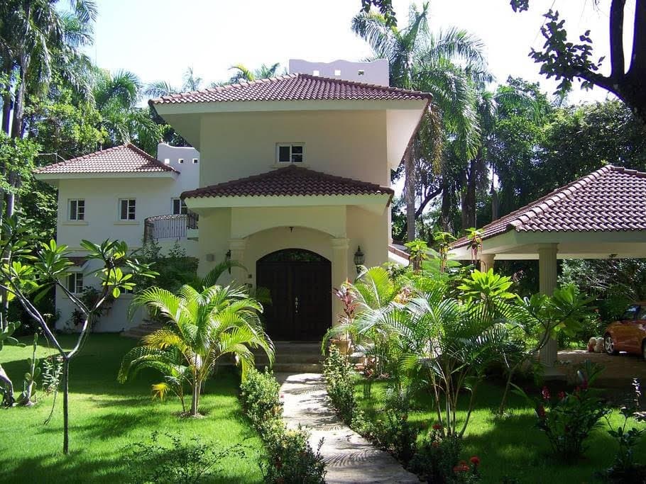4 BEDROOM VILLA FOR SALE. WALK TO THE BEACH! - Image 5