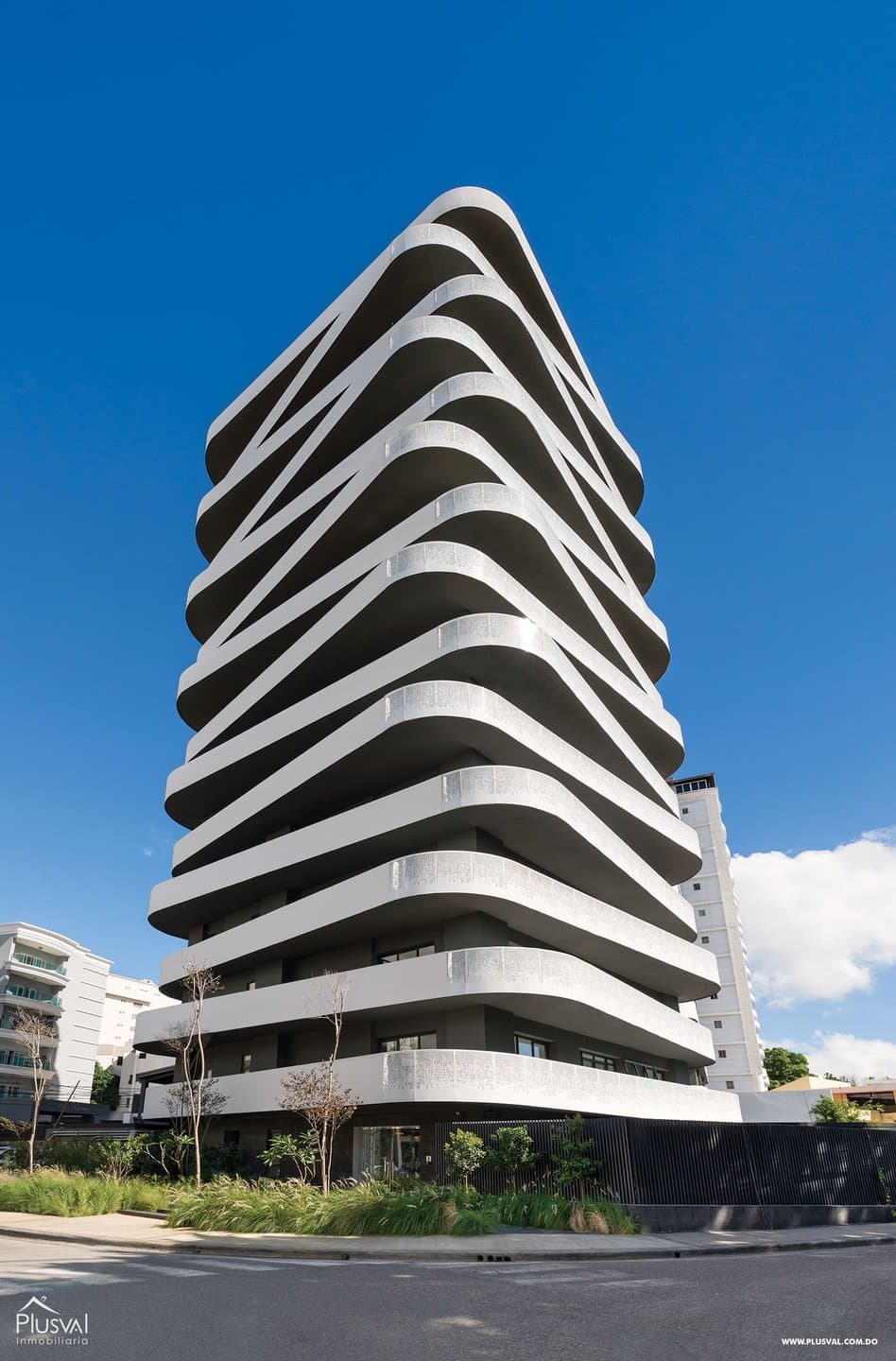 Apartamento en venta en Impresionante Torre en La Trinitaria - Image 2