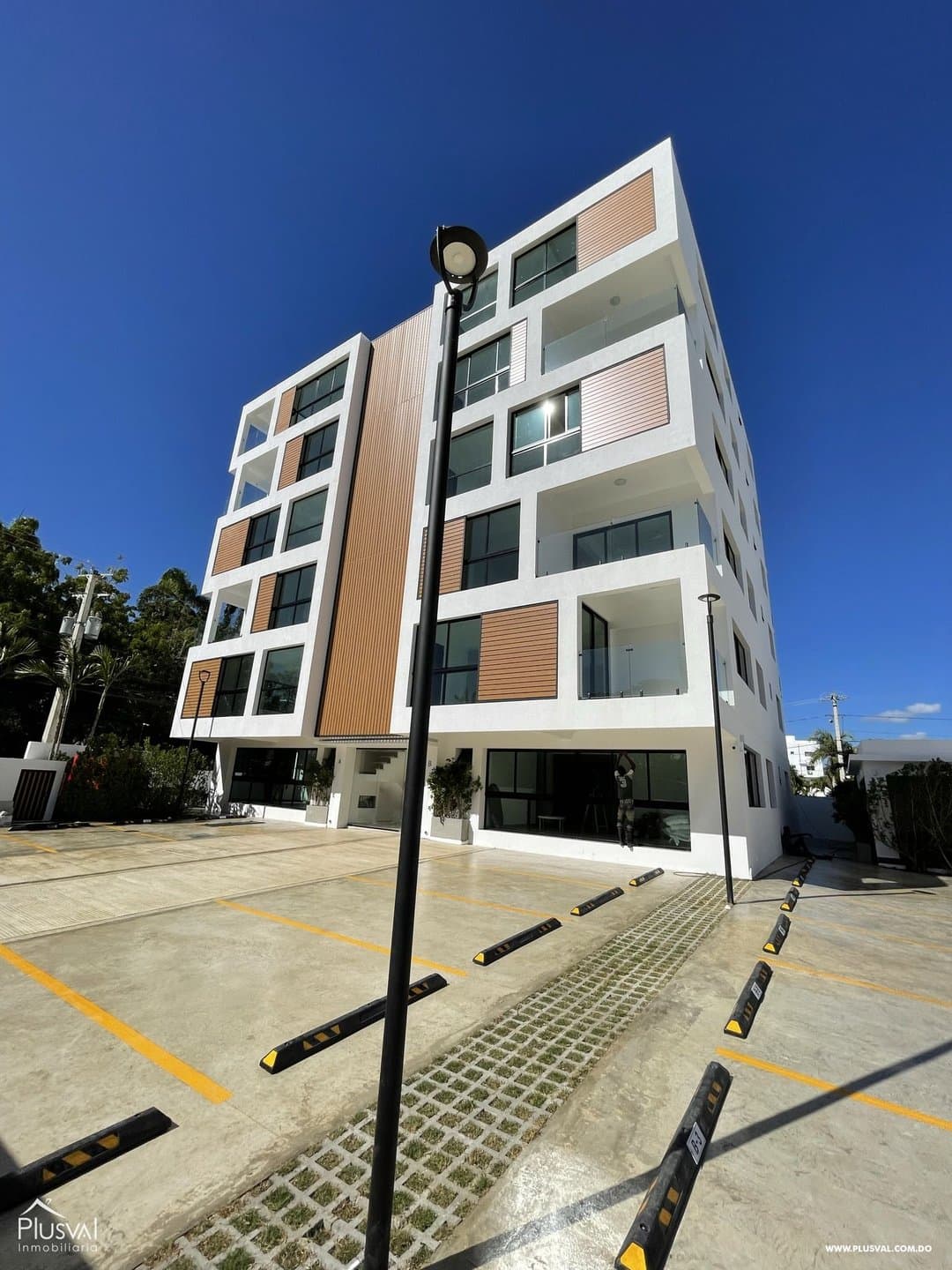 Novedoso y Moderno apartamento en Llanos de Gurabo - Image 4