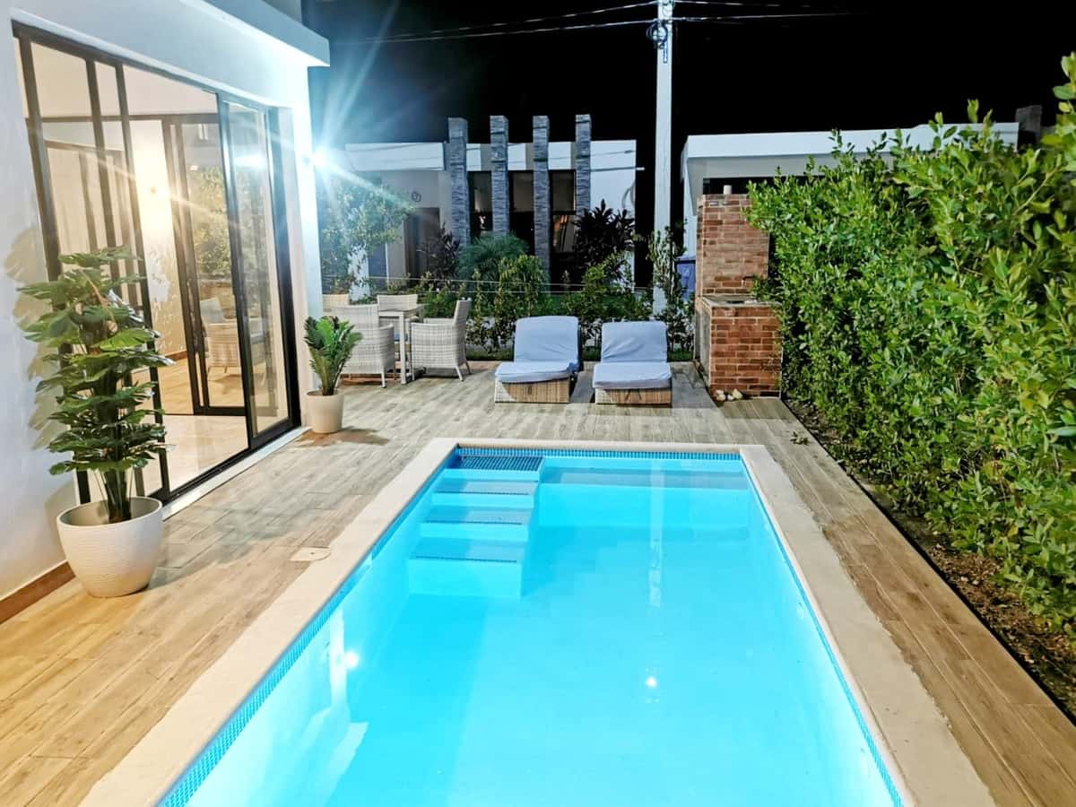 Paradise Village beautiful 3 BR villa with private pool, fully furnished and move-in or rental ready - Paradise Village close to Downtown