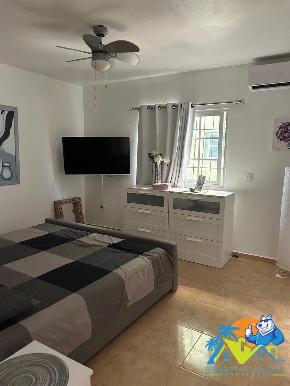 Fantastic fully renovated 1 bedroom Condo - Image 5