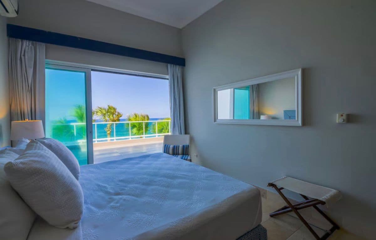 Beach front Penthouse For sale. - Image 4