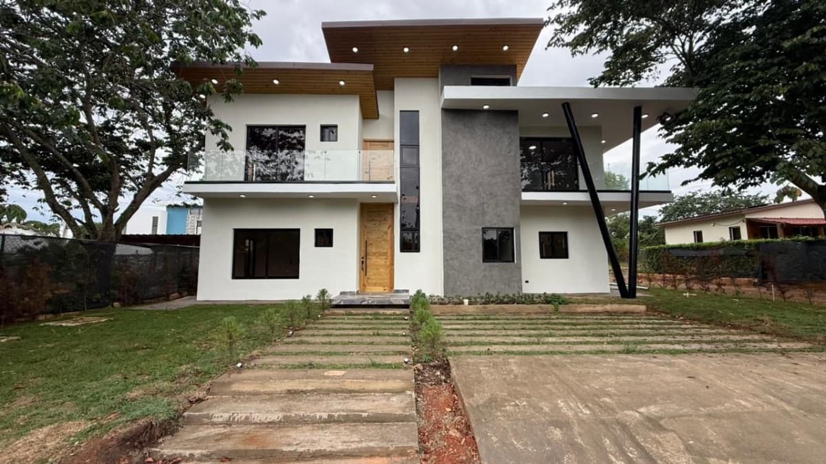 Villa Serena, Jarabacoa: Brand new villa for sale with heated pool - Image 2