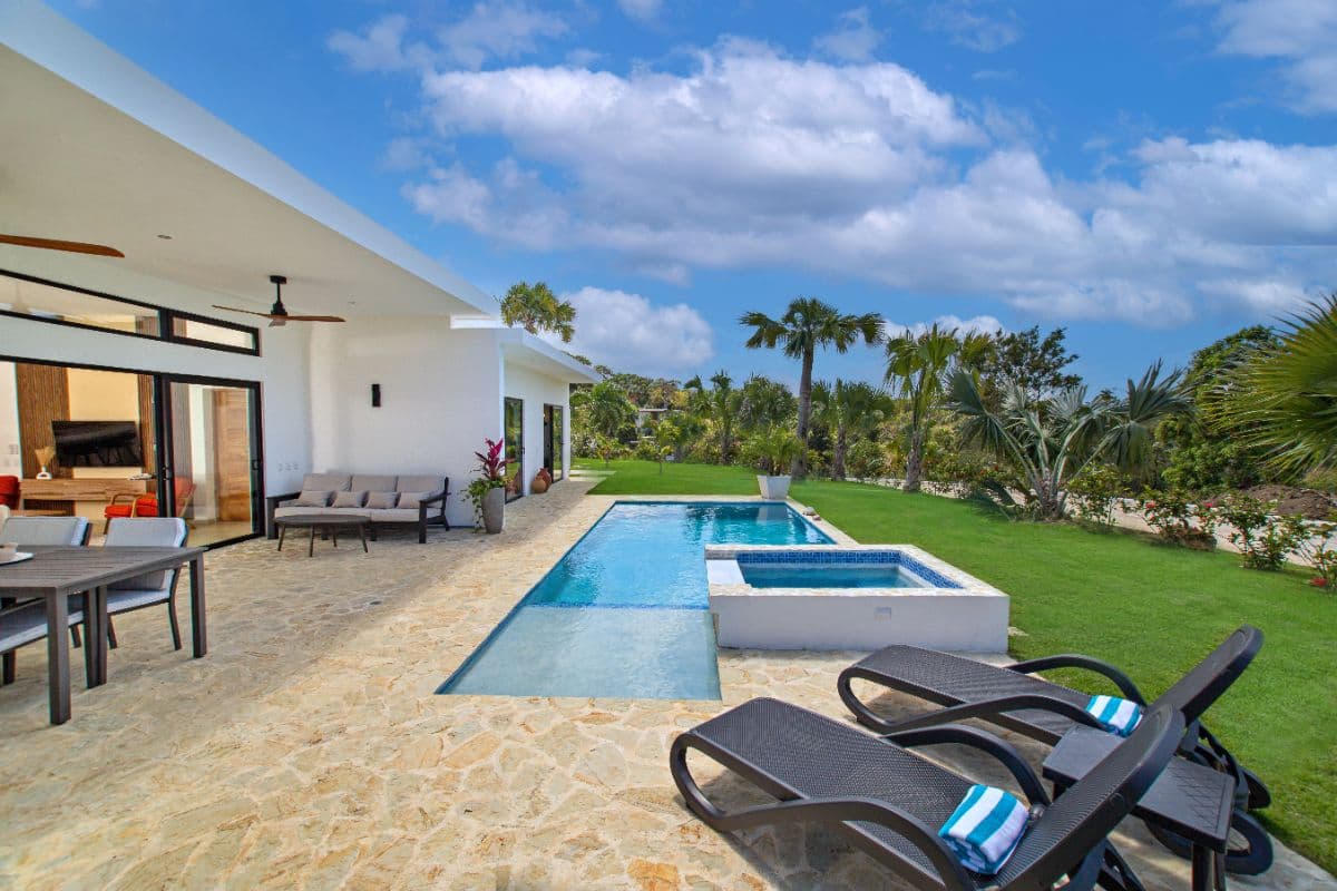 Summer house, a tropical nest, comfortable and exquisite. (Open to deals. Make me your OFFER) - Image 3