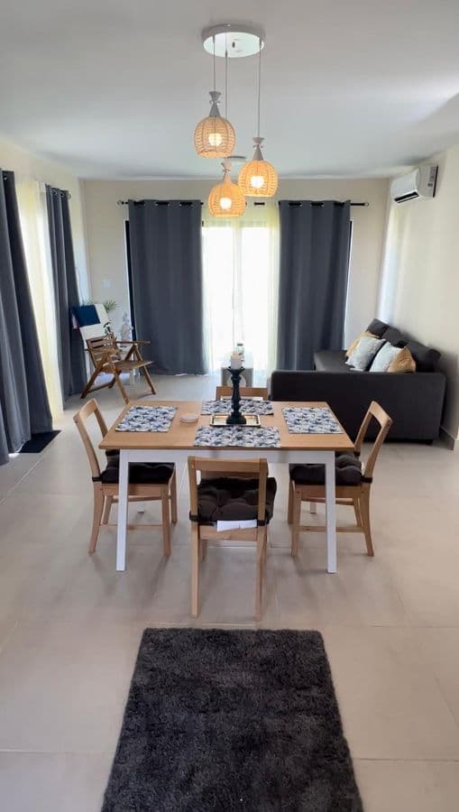 Fully Furnished 2-Bedroom Villa Minutes from Dowtown