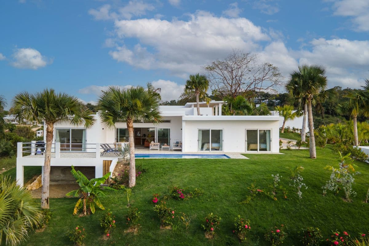 Luxury, peace and simplicity define this cozy nest