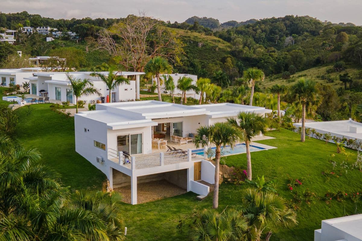 Luxury, peace and simplicity define this cozy nest. (Open to deals. Make your OFFER) - Image 2