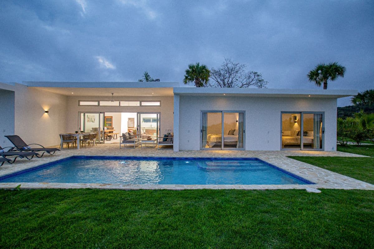 Luxury, peace and simplicity define this cozy nest. (Open to deals. Make your OFFER) - Image 4