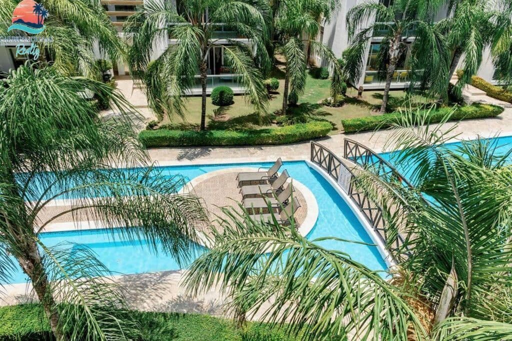 Spacious Top-Floor 2-Bedroom Apartment | Fully Furnished and Airbnb-Ready