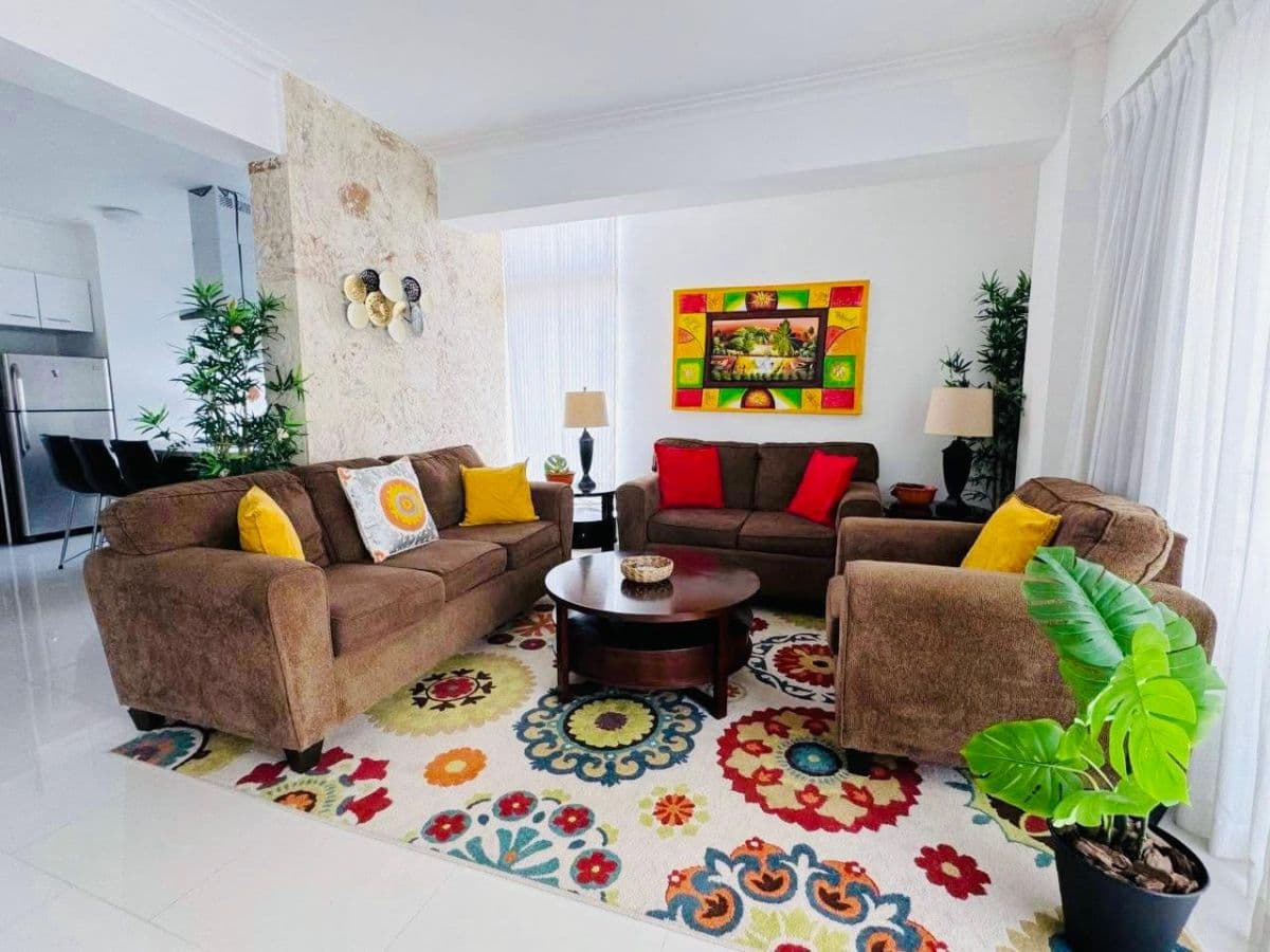 Spacious Top-Floor 2-Bedroom Apartment | Fully Furnished and Airbnb-Ready - Image 3