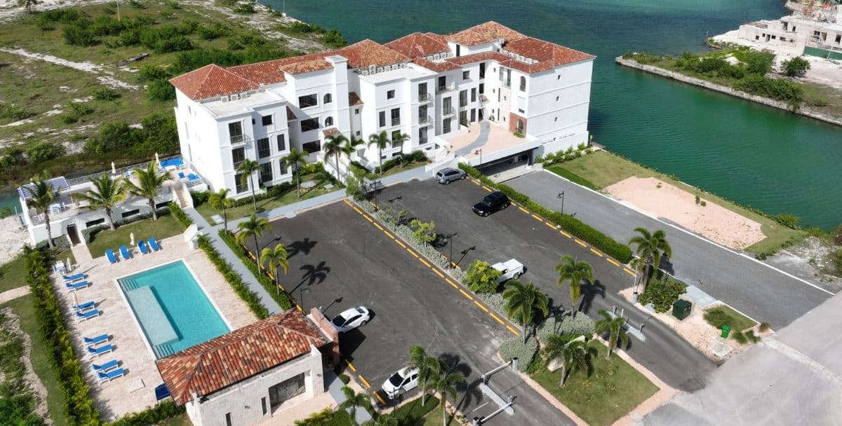 Top Floor 3 Bedroom Marinafront Residence + Staff Quarters in Cap Cana - Image 2